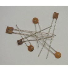 820P - keramický kondenzátor na 50V, RM2.5 - 5mm